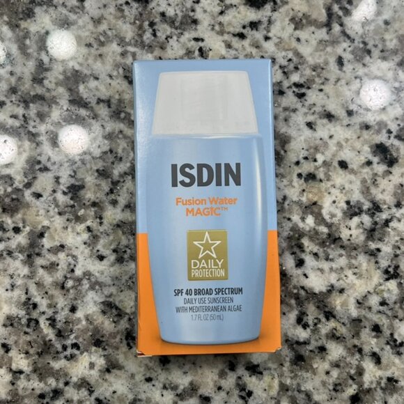 ISDN Fusion Water Magic SPF 40 - Picture 1 of 5